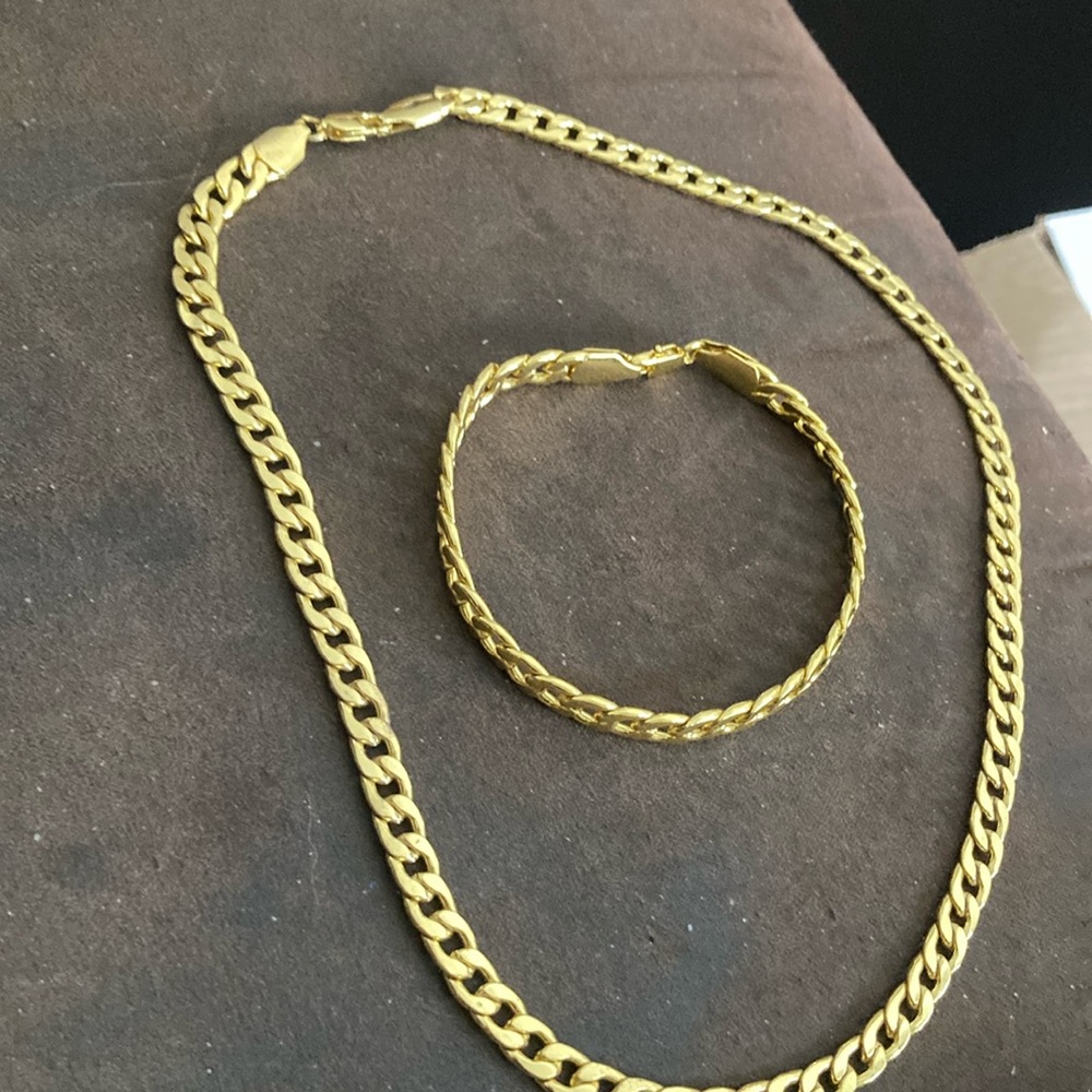 Elegant Gold Necklace Set
